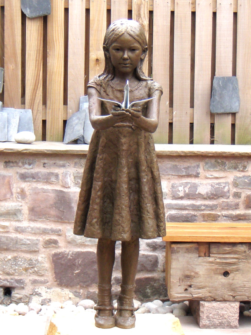 Памятник Садако в Уэльсе Англия