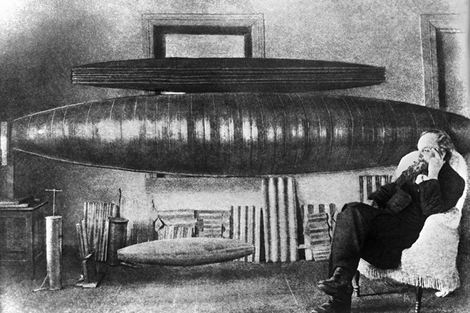 онстантин Циолковский построил аэродинамическую трубу