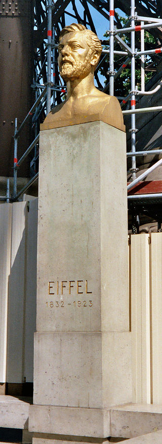 Памятник Гюста́ву Эйфе́лю в основании Эйфелевой башни