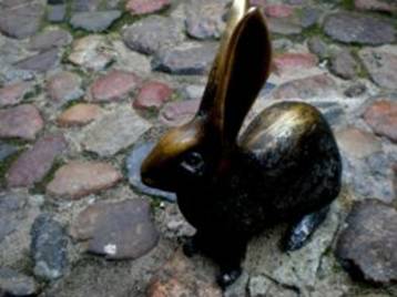 Скульптура зайца в Вроцлаве. Польша