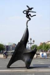 Скульптуры зайцев в Дублине