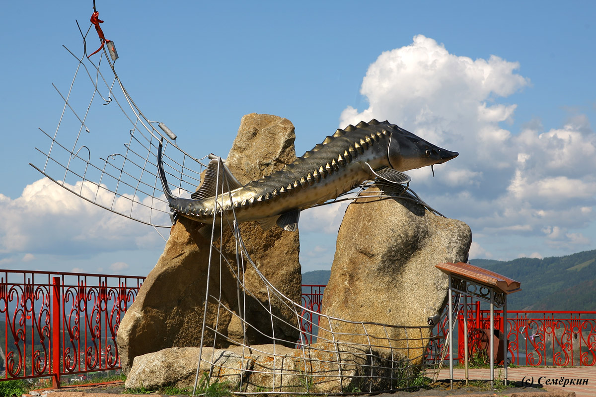 Памятник Царь рыбе